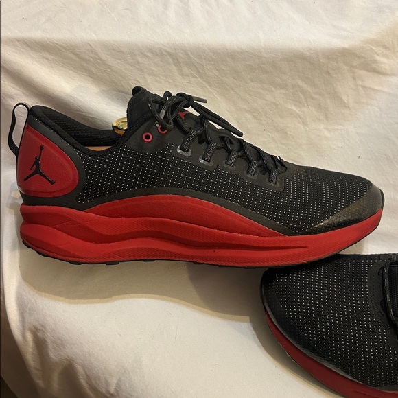 Air Jordan Zoom Tenacity 'Bred' Training Shoe - Picture 7 of 8